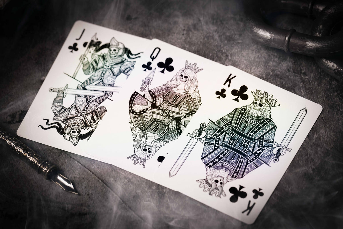 666 Playing Cards mit holografischer Folie auf Vorder- und Rückseite