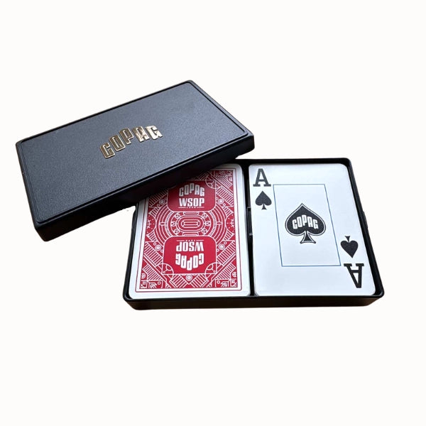 Copag WSOP Spielkarten, 100 % Plastik, rotes Design mit WSOP-Logo, in eleganter Aufbewahrungsbox
