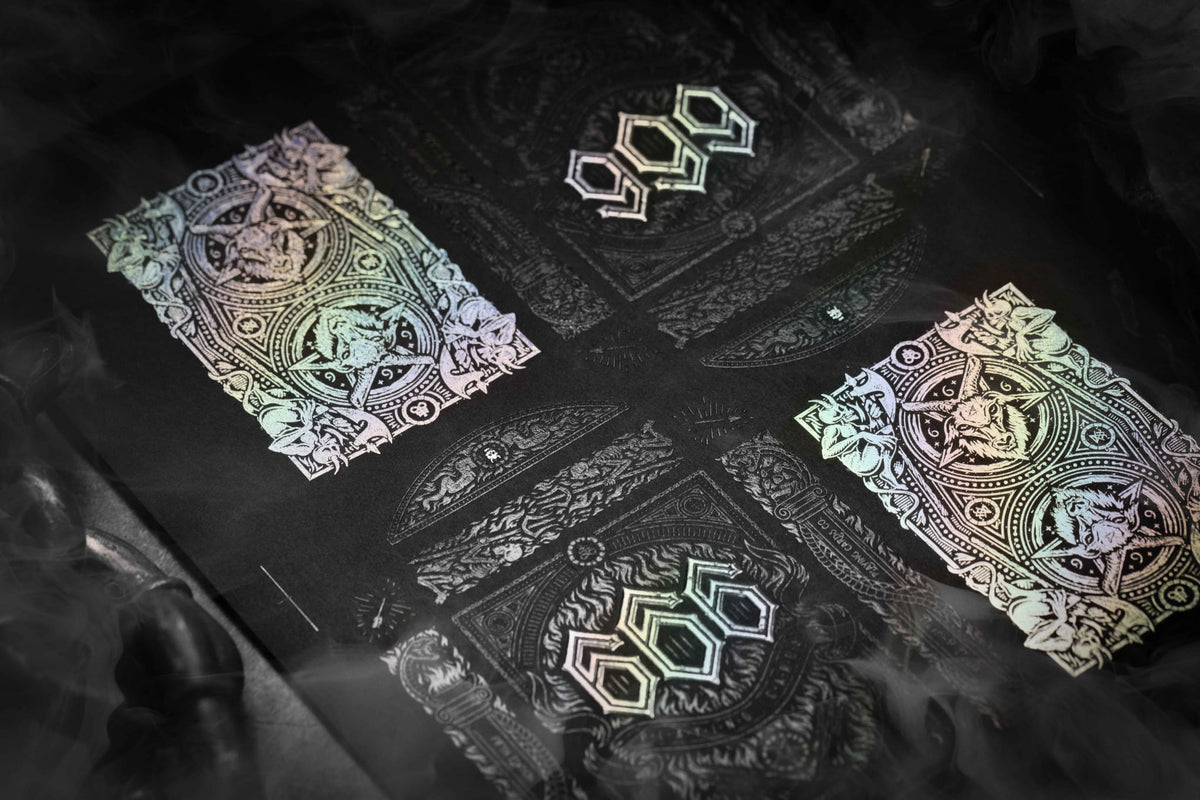 Schwarze Tuck Box der 666 Playing Cards mit Silber-Schwarz-Holografie