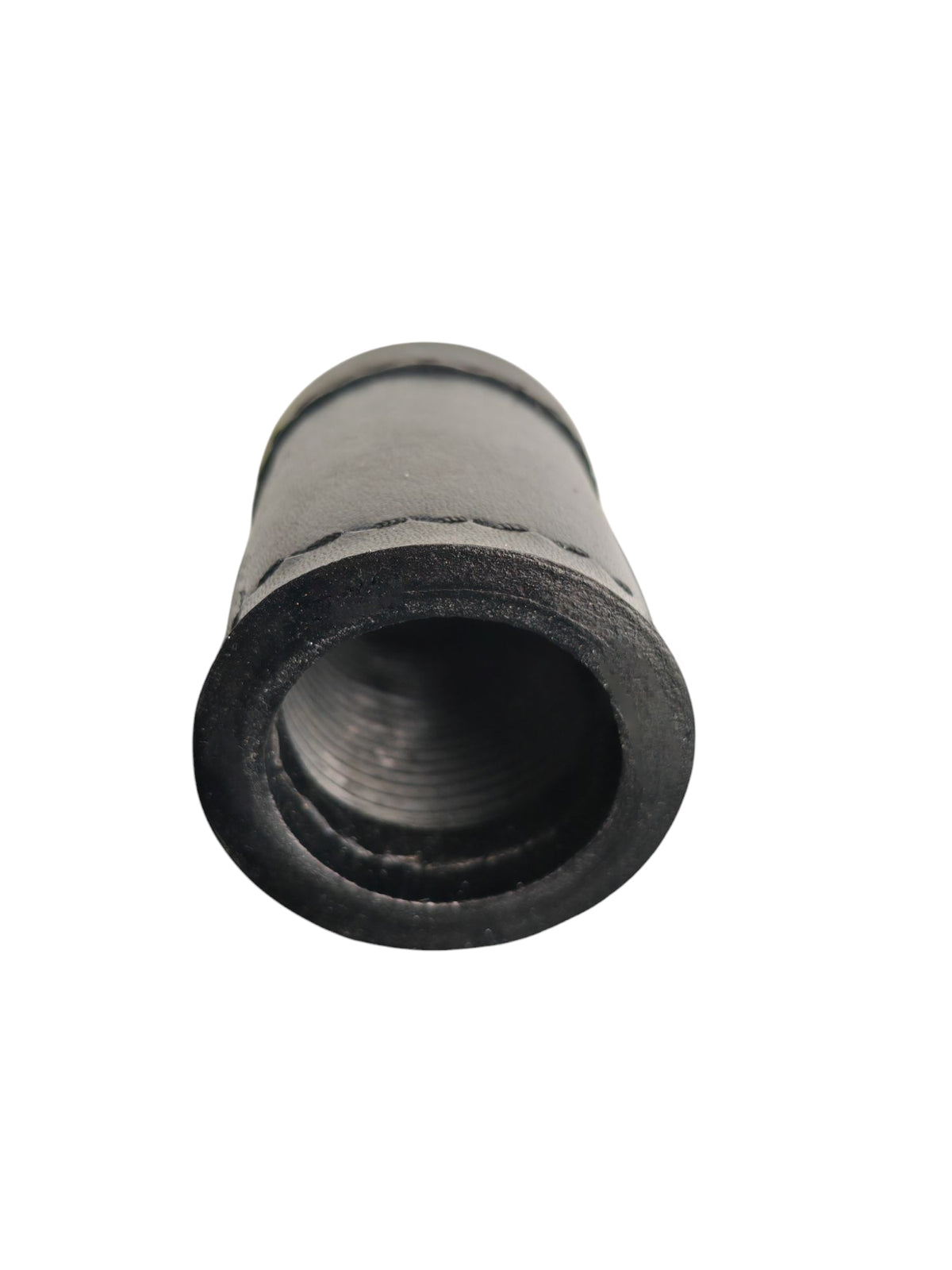 Leder-Würfelbecher in Schwarz  – 9 cm hoch, 6 cm Außendurchmesser, 4,5 cm Mundöffnung
