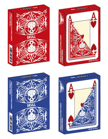 Rote und blaue Modiano Skull Decks im Display – insgesamt 14 Decks (7× rot, 7× blau)
