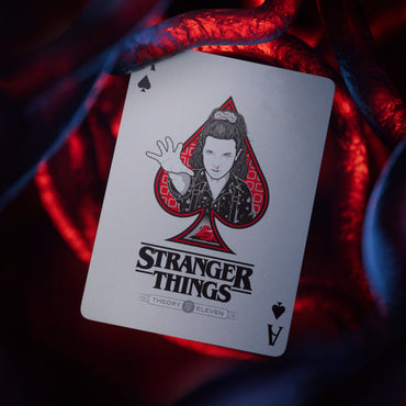 Stranger Things Kartendeck mit hochwertiger bedruckter Verpackung, Vorderansicht