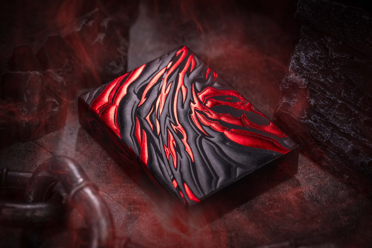 Kartenrückseite der Demon V2 Playing Cards mit Bloodmoon-Design